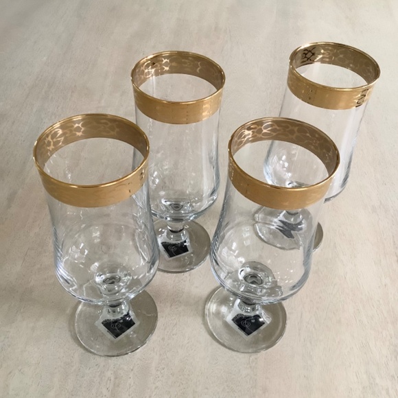Circleware Versailles 4 Pc Glass Goblet Set - Picture 4 of 8
